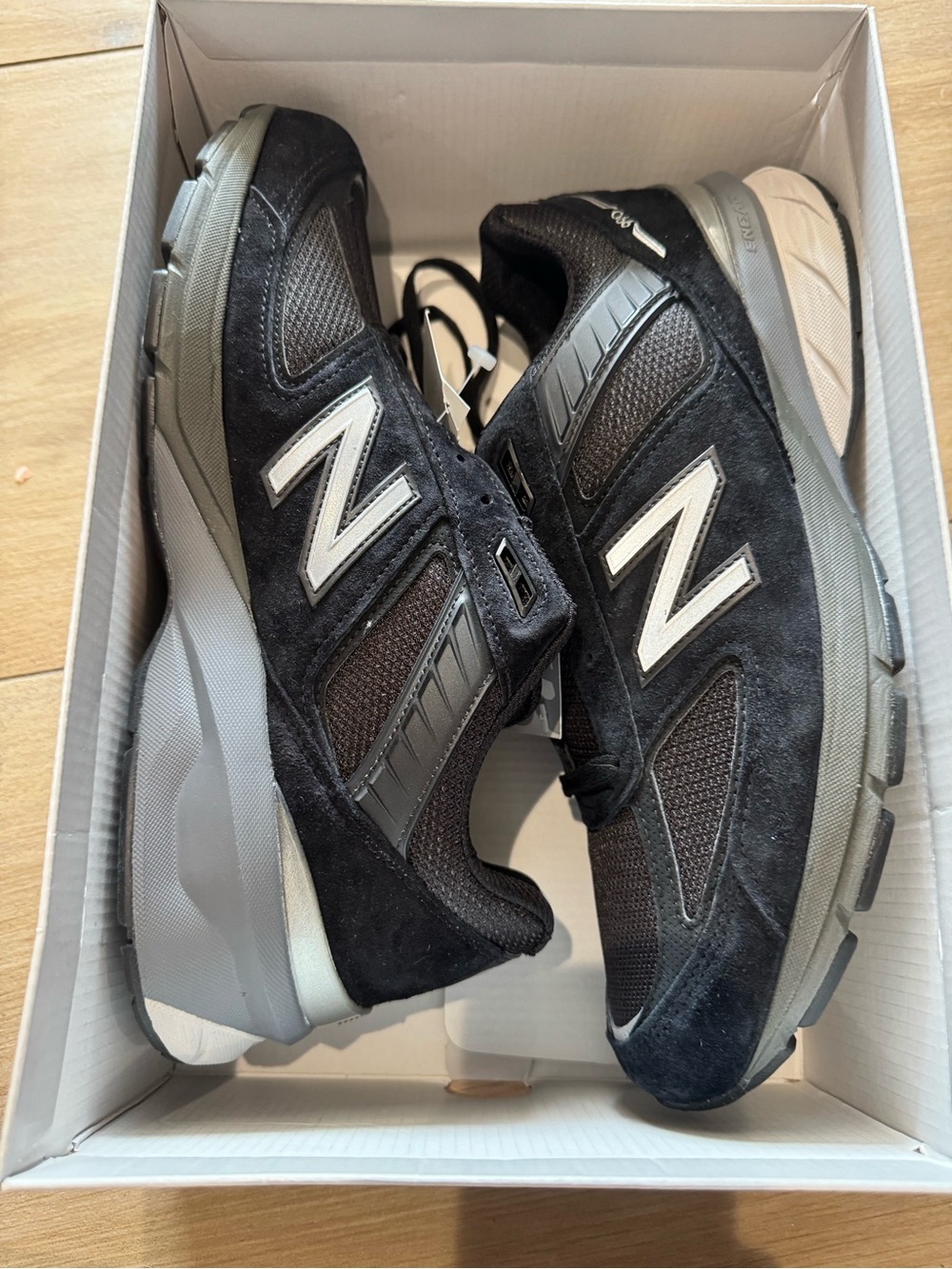 New Balance Men's Black & Gray 990v5 Athletic Running Shoes